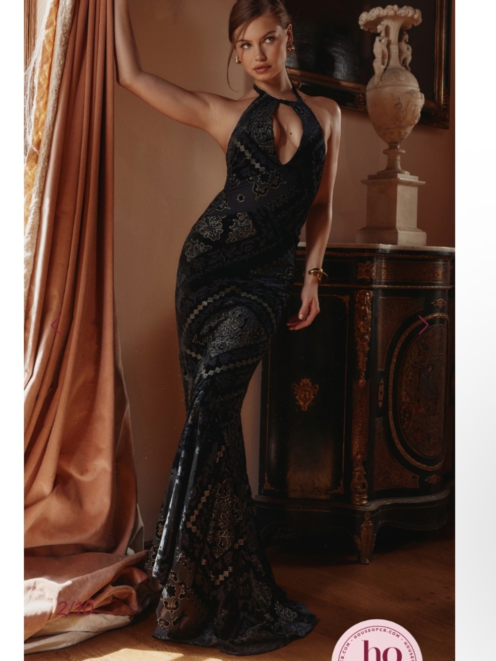 House of CB OLIVIANA
Black & Gold Devore Velvet Maxi Gown
USD $329